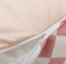 Load image into Gallery viewer, NIAN'GAO Ugly Clown Pet Bed